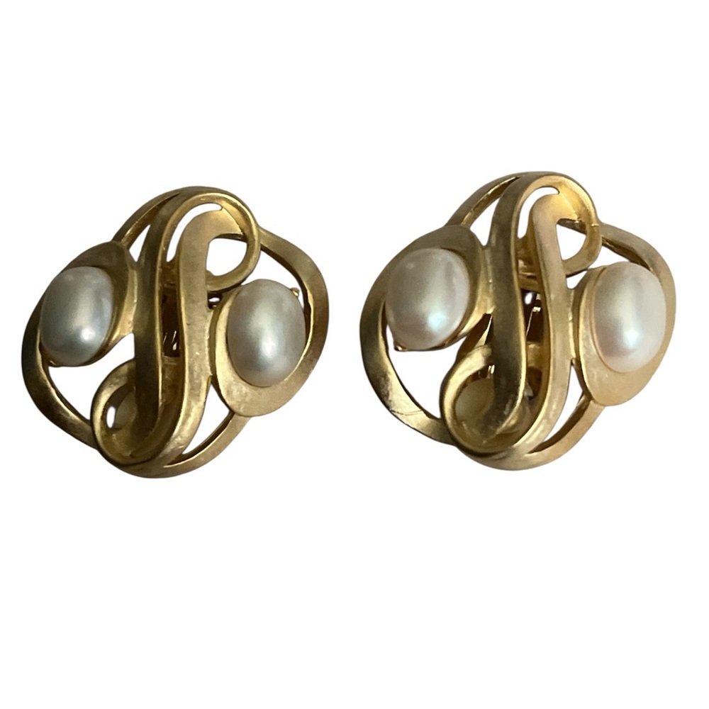 Vtg Edwin Pearl gold tone faux pearl clip on earrings
